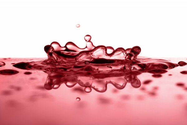 Splash liquide rouge