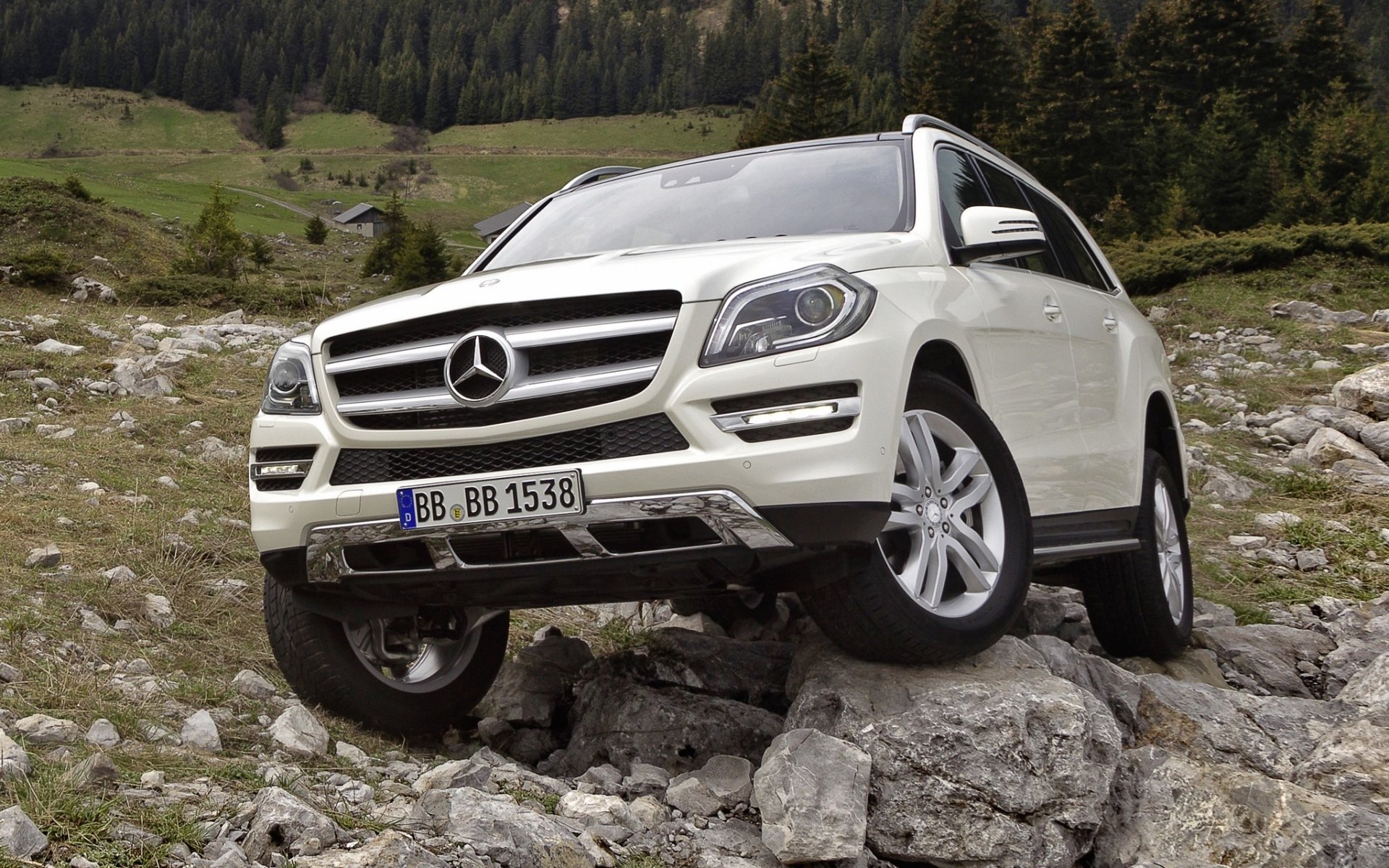 mercedes-benz gl blueefficiency mercedes benz gl jeep suv front weiß steine wald