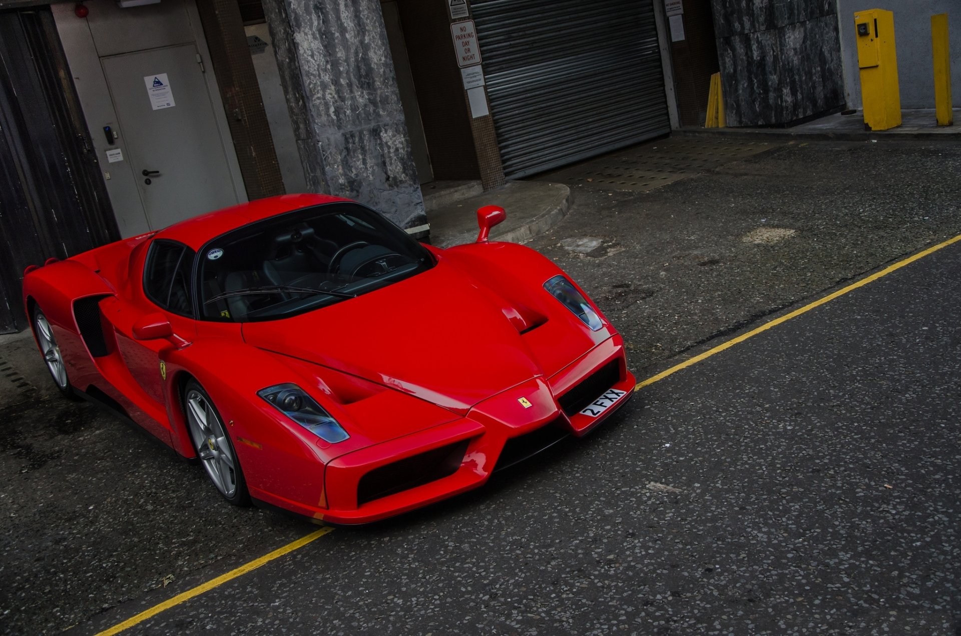 ferrari enzo rojo ferrari rojo pared puerta persianas