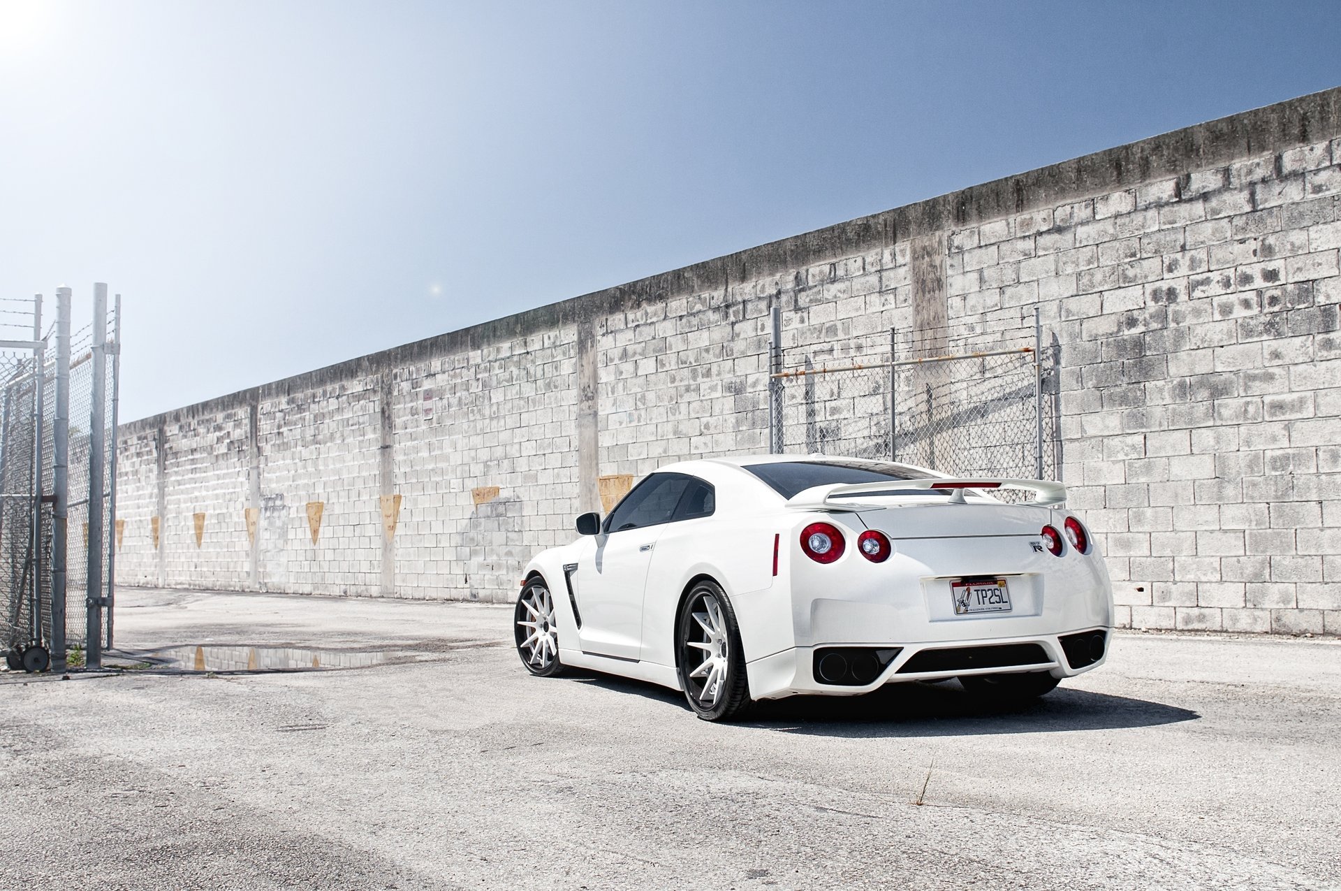 r35 gtr mur nissan clôture blanc tuning tuning nissan gtr