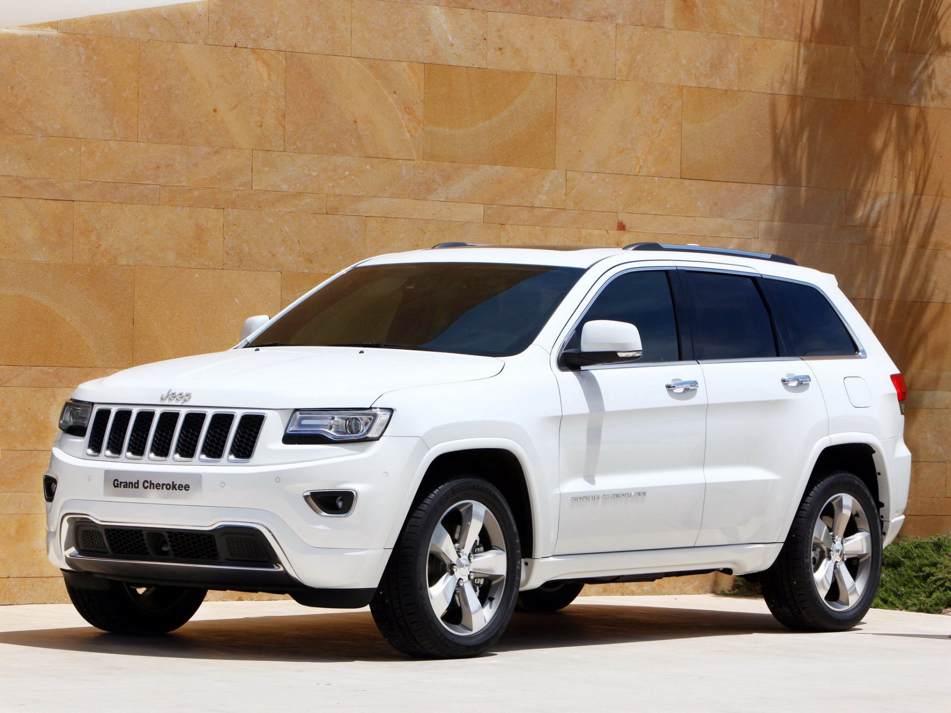 jeep grand cherokee overland suv white