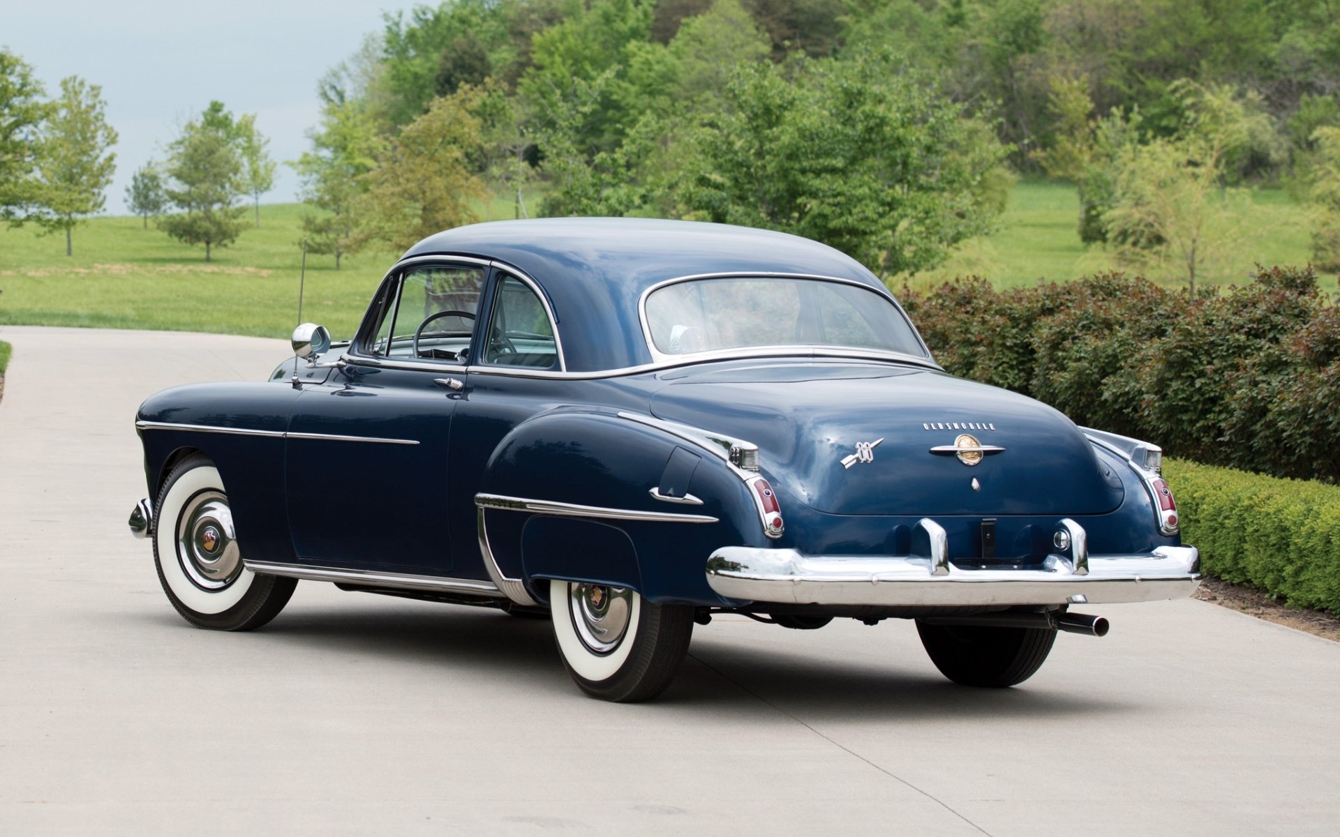 oldsmobile futuramic 88 клуб купе 1950 олдсмобиль вид сзади