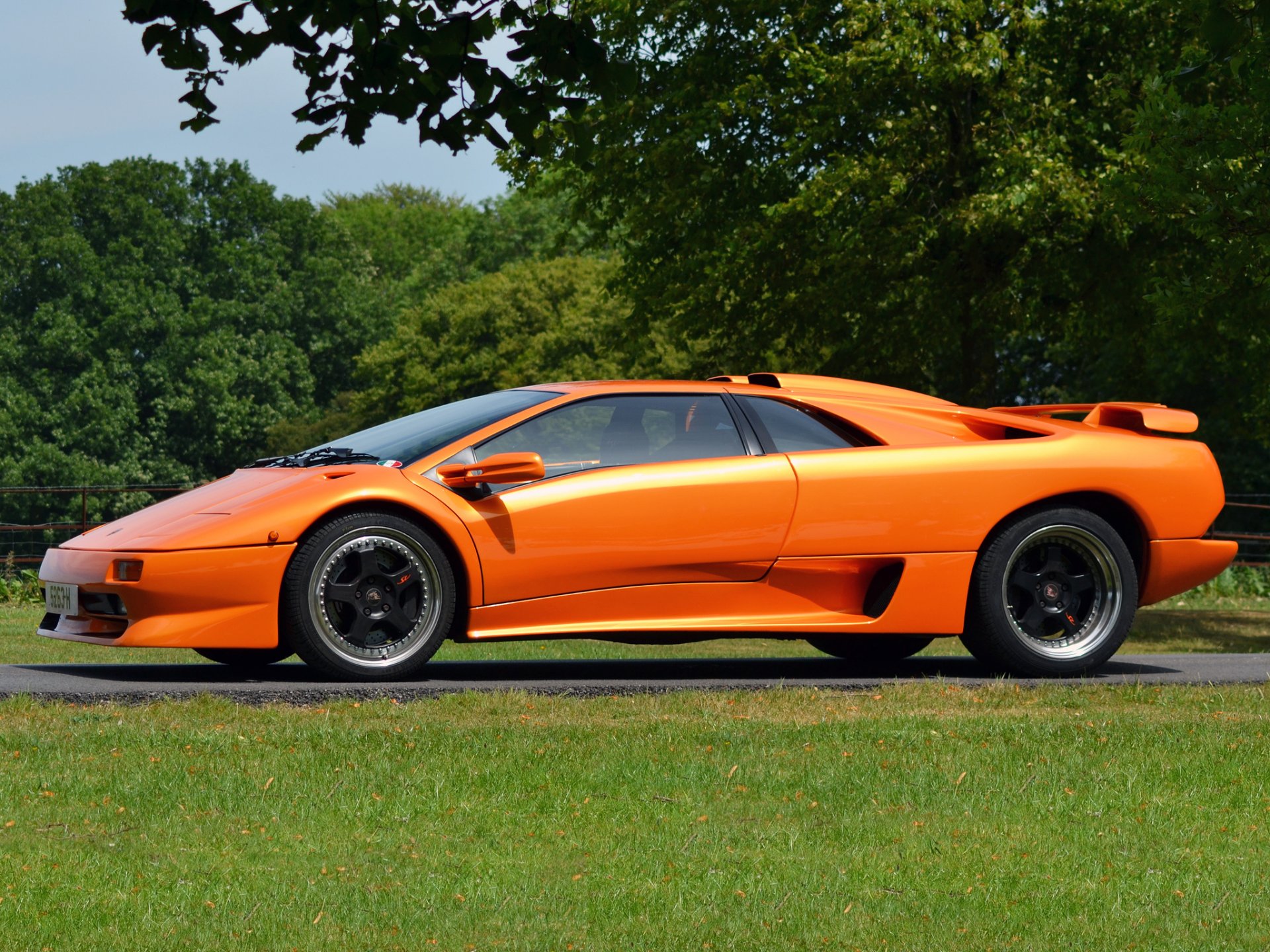 lamborghini diablo lambo diablo arancione macchina alberi