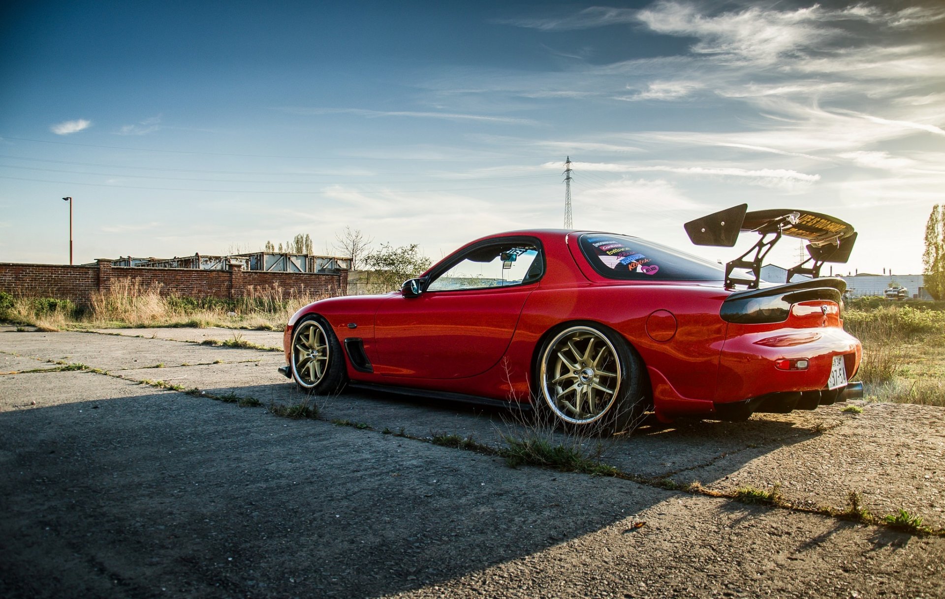 mazda rx-7 czerwony mazda czerwony widok z boku cień niebo chmury