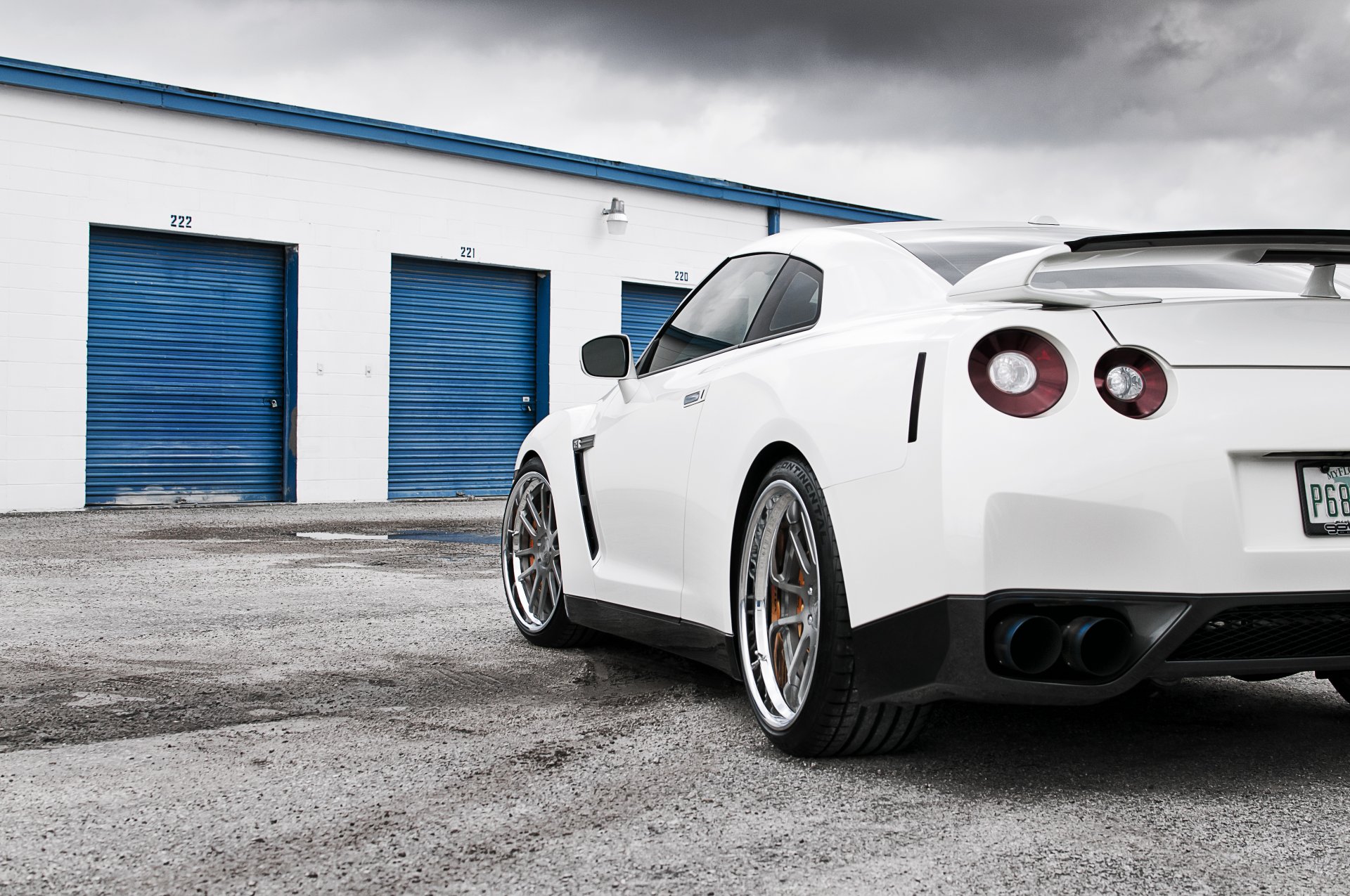 nissan gt-r bianco nissan magazzino cielo posteriore