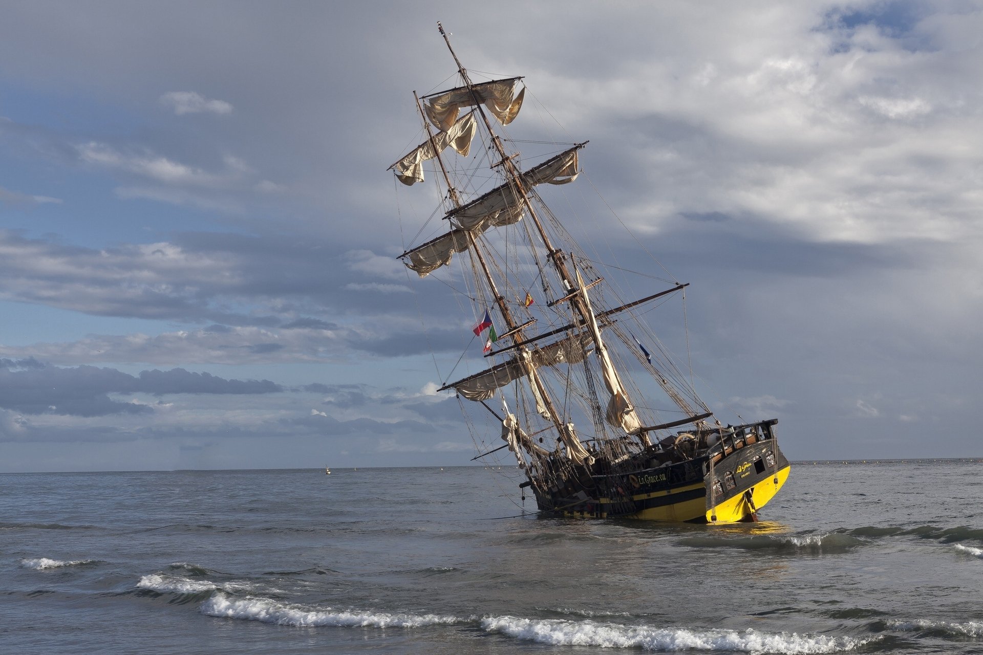 la grâce voilier brig mer échoué