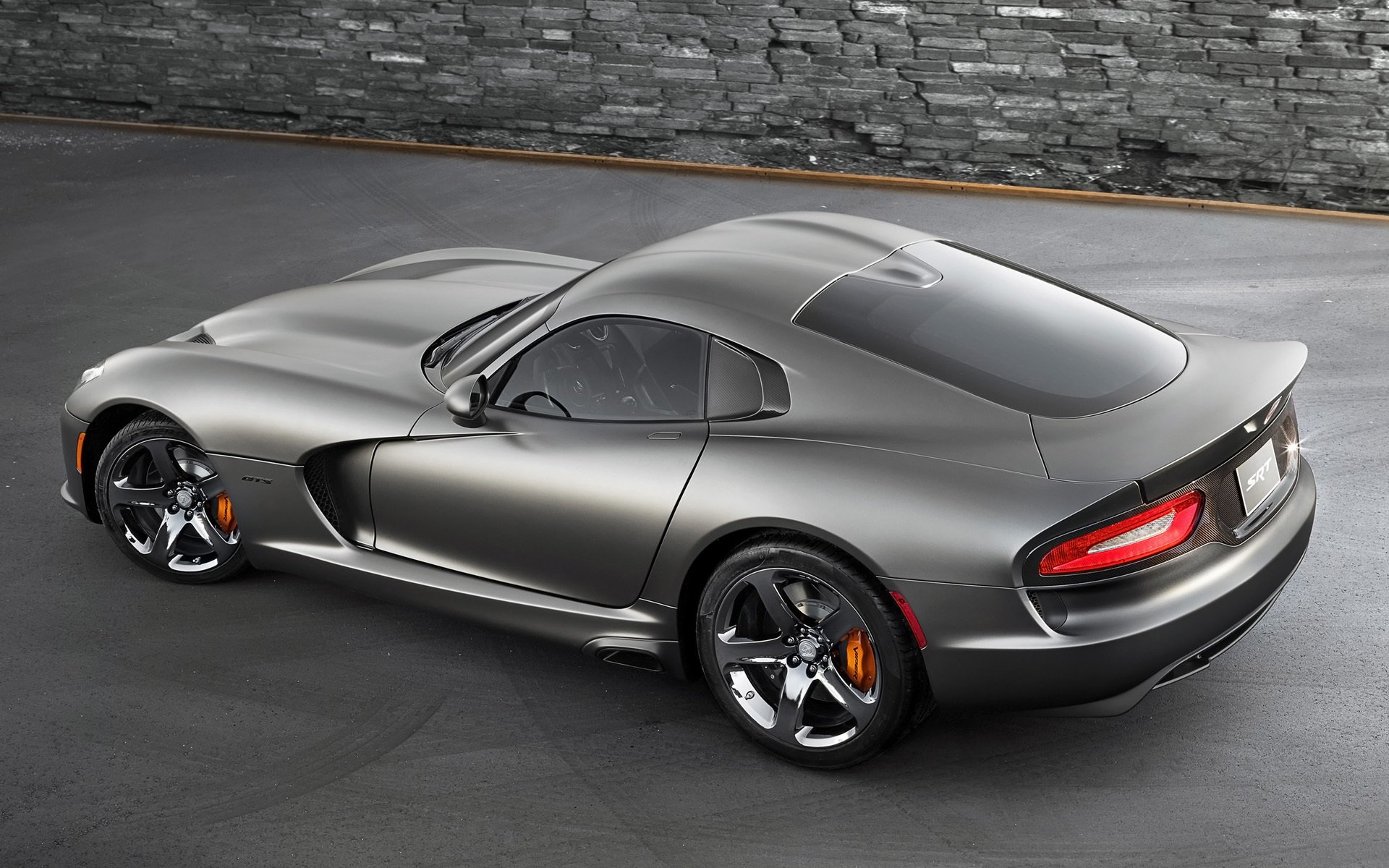 schivare cento viper gts carbonio anodizzato edizione speciale dodge viper vista posteriore supercar sfondo