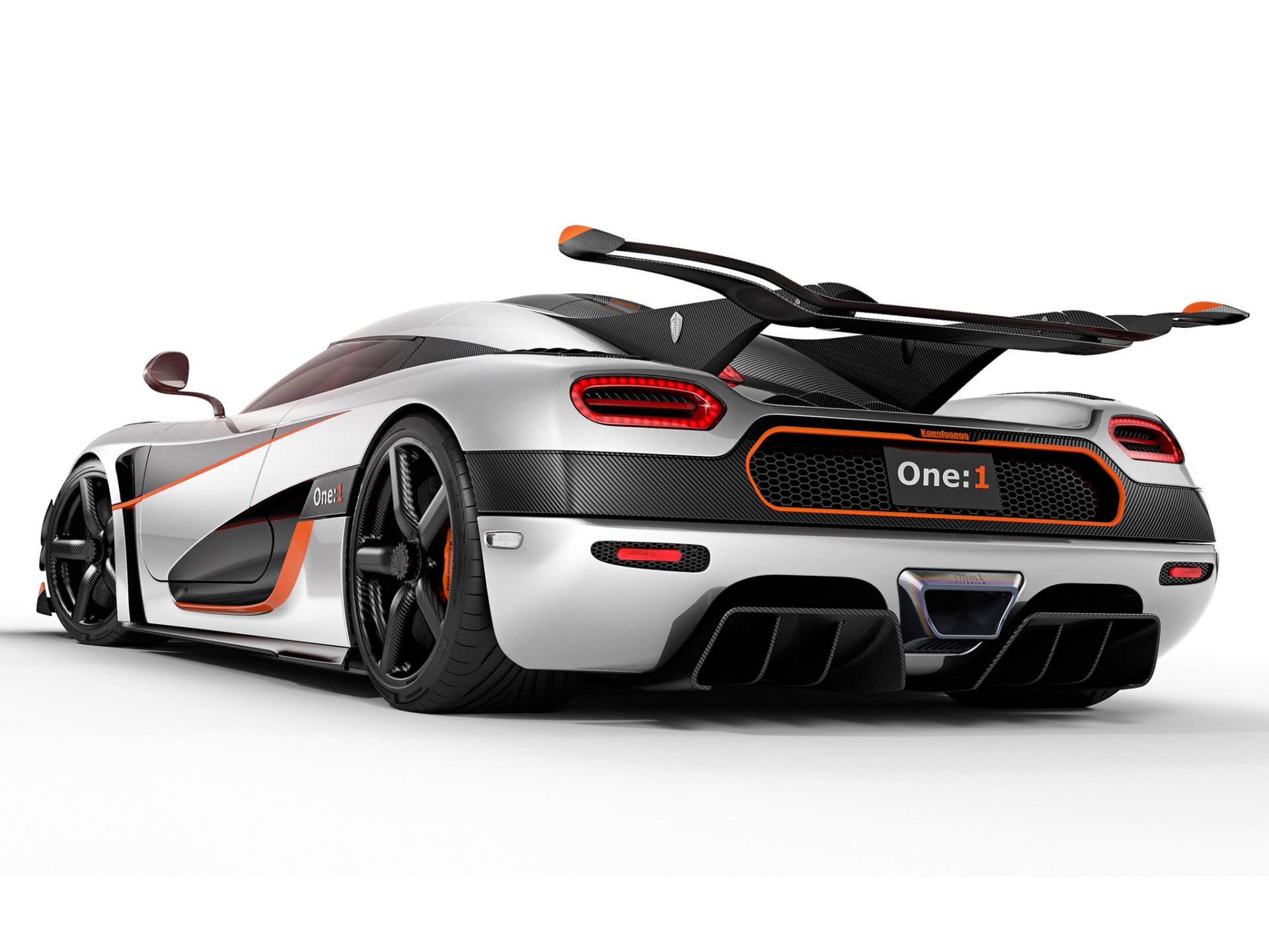 koenigsegg uno : 1 megacar carbono v8