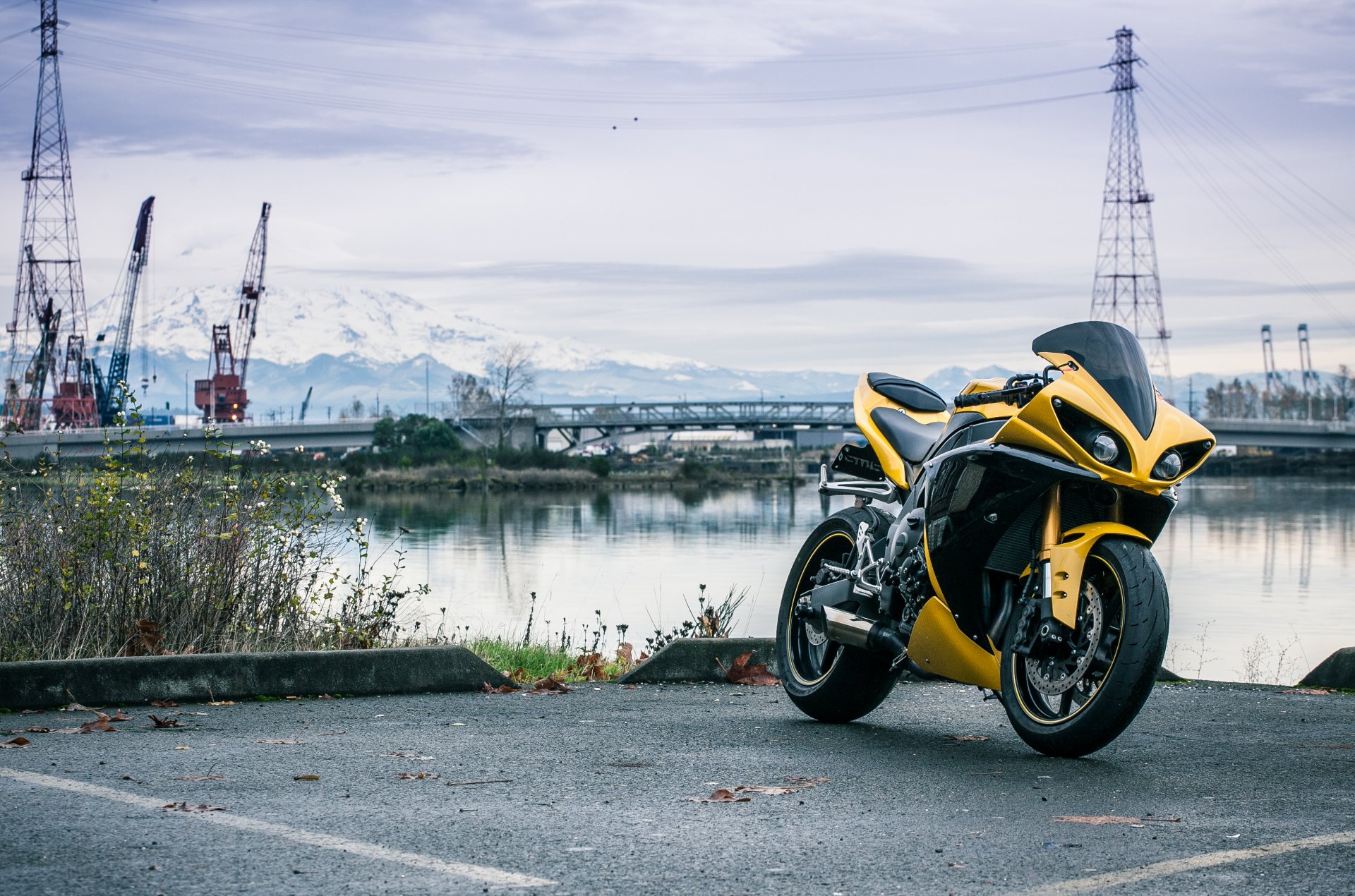 yamaha yzf-r1 gelb fahrrad yamaha motorrad fluss hafen kräne