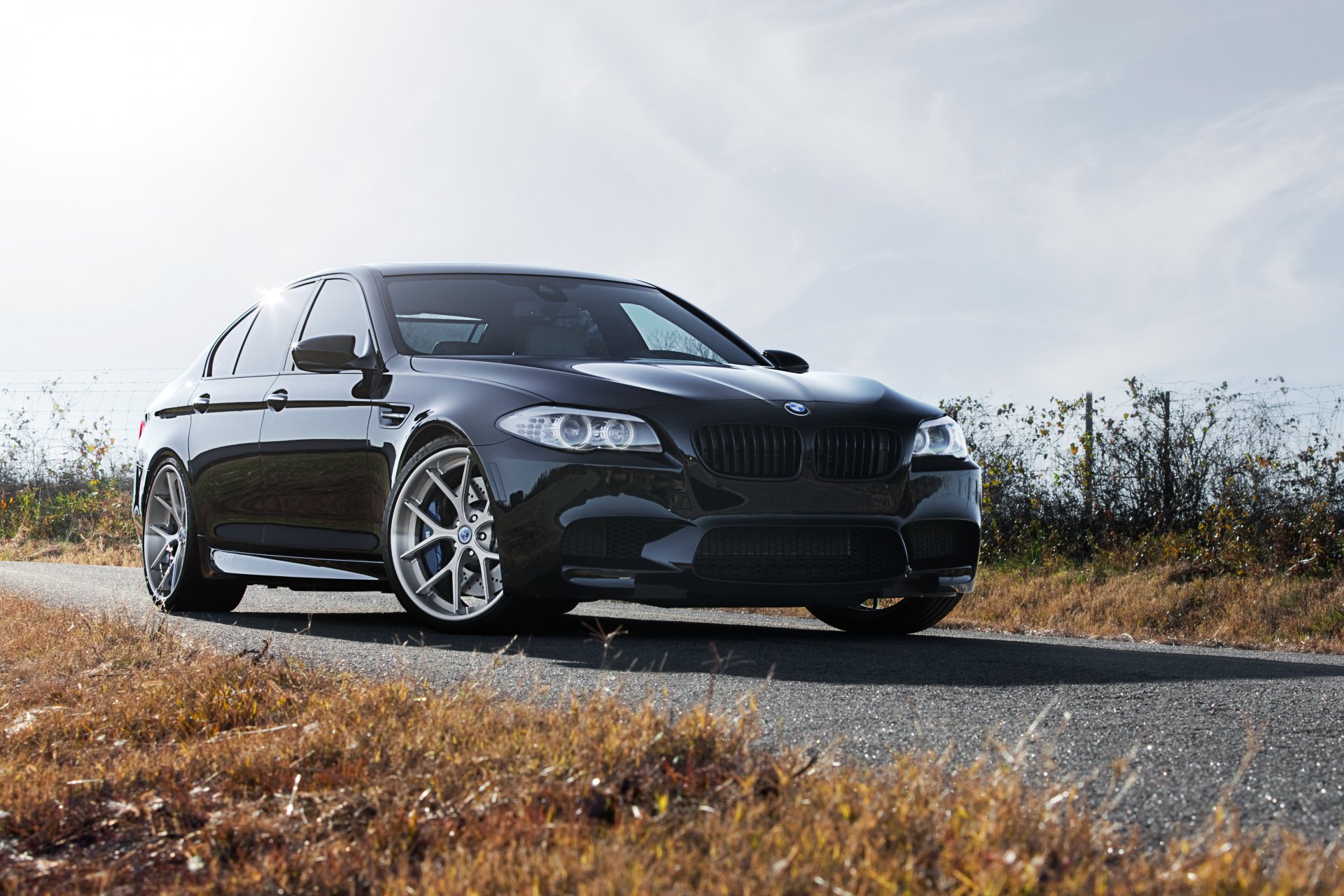 bmw m5 f10 negro bmw vista frontal cielo nubes