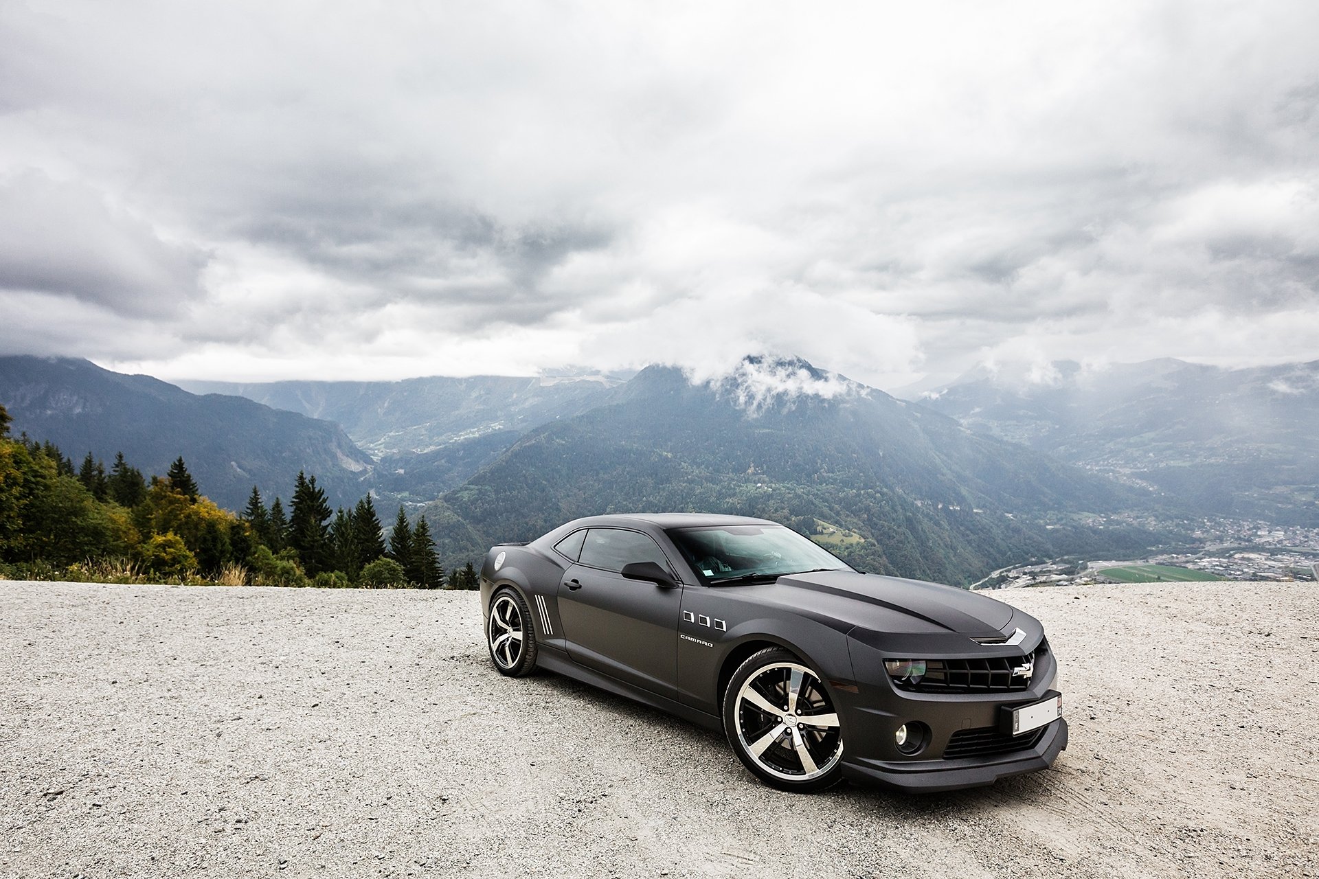 chevrolet camaro ss nero chevrolet camaro ss cielo nuvole montagne