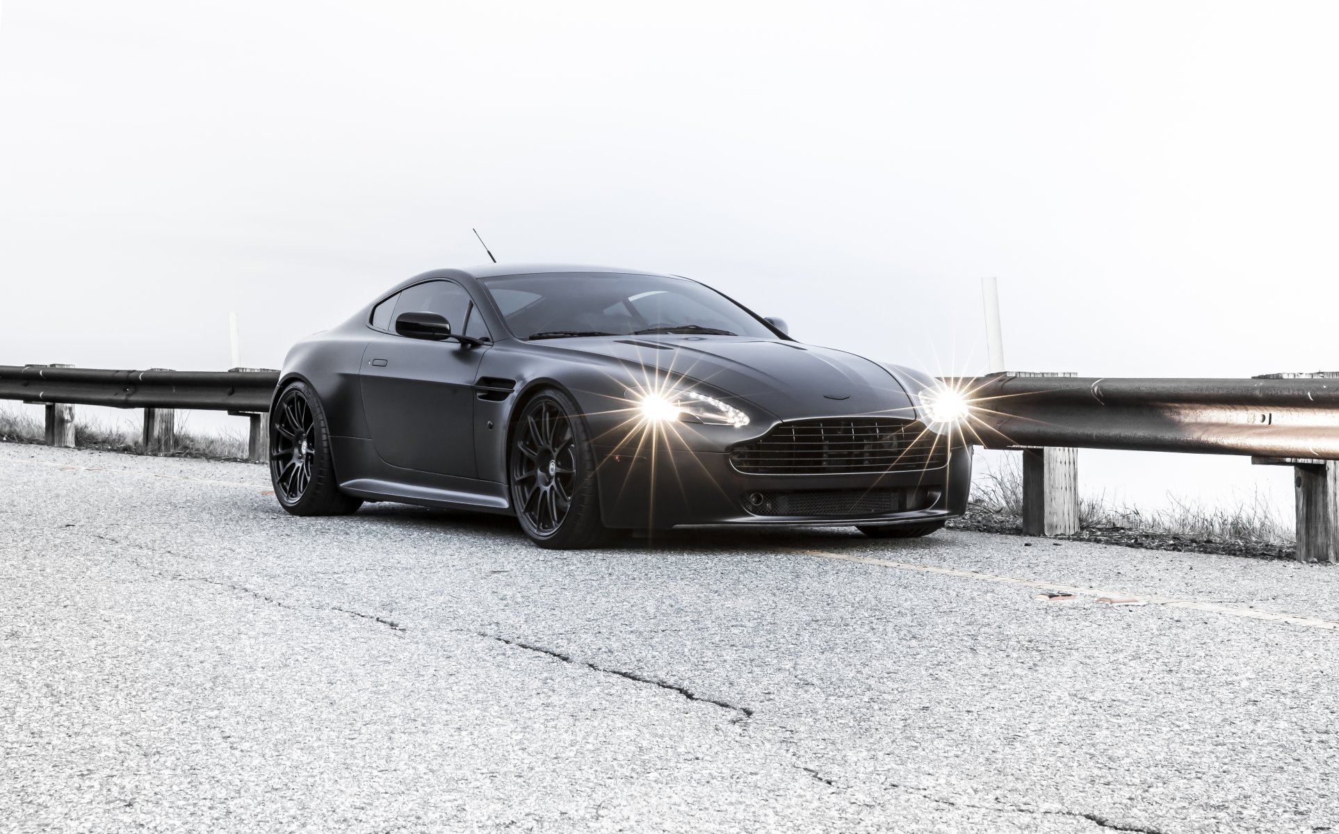 aston martin vantage schwarz aston martin ausleger