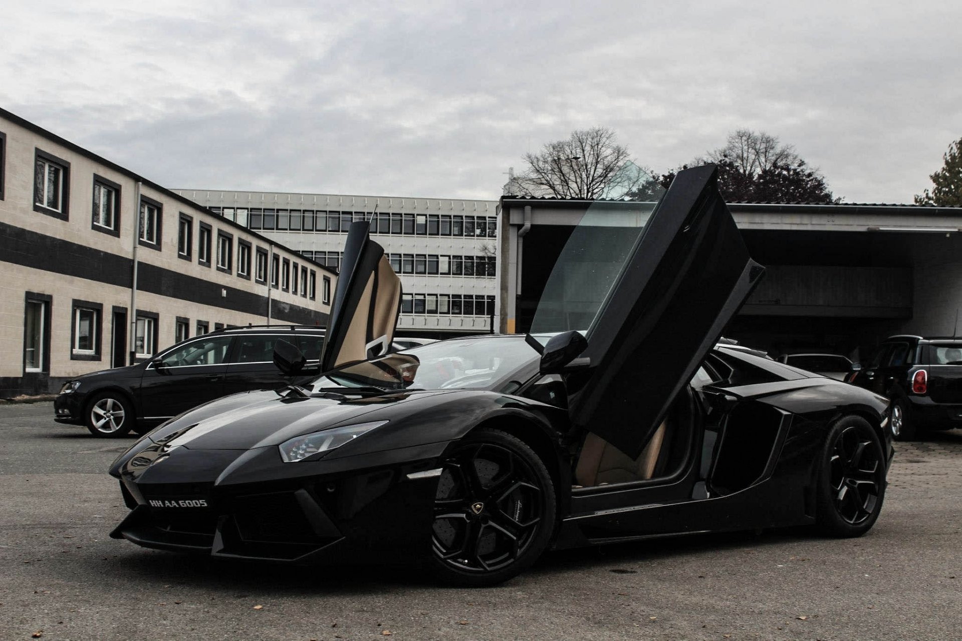 lamborghini aventador lp700-4 schwarz lamborghini aventador seitenansicht türen guillotine gebäude himmel wolken