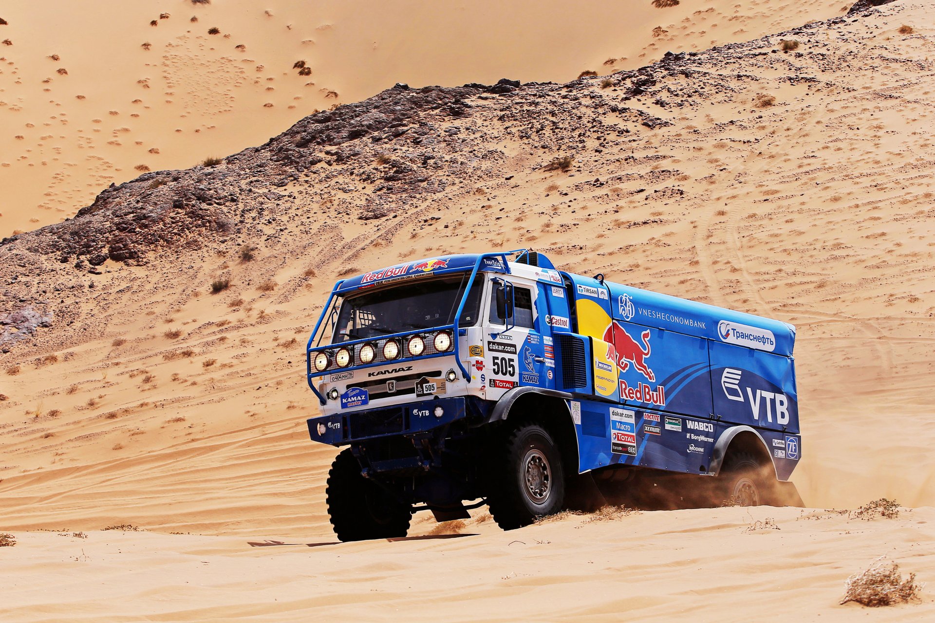 kamaz lkw dakar blau roter stier rallye auto düne sand