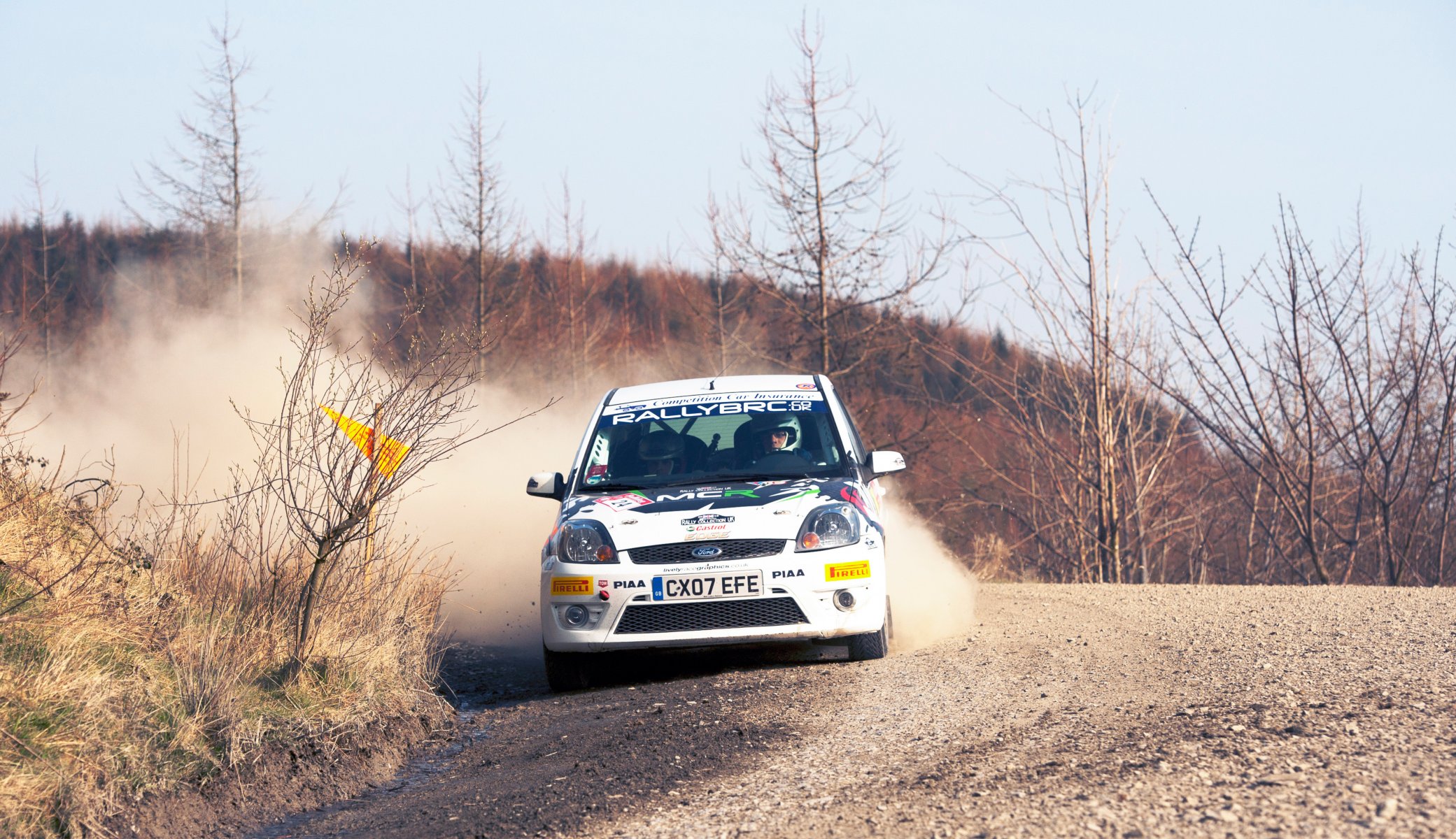 ford focus wrc rajd auto samochód sport rajd focus obrót poślizg biały przód wyścig