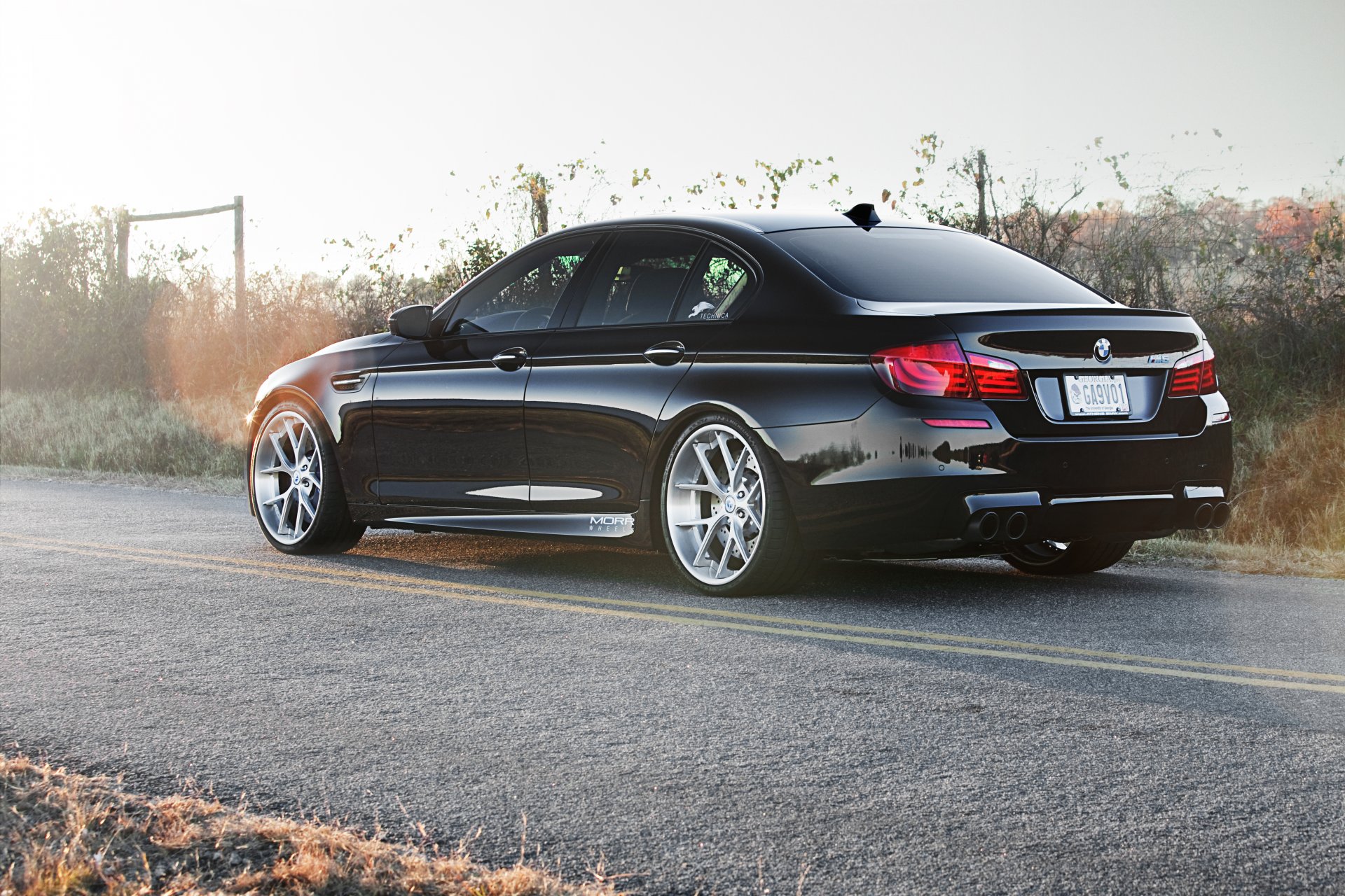 bmw m5 f10 negro bmw vista trasera carretera marcado