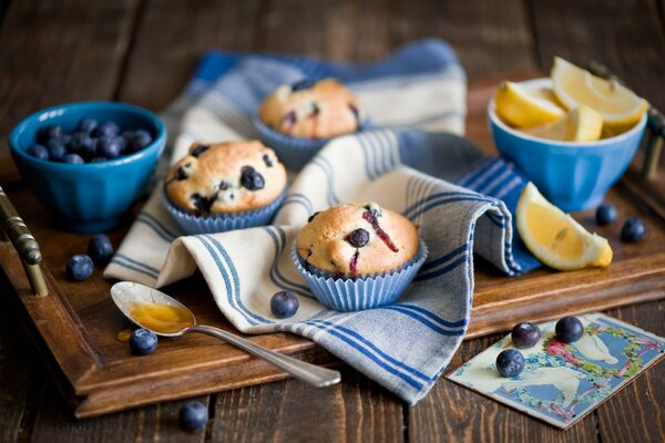 Muffins aux myrtilles au miel sucré