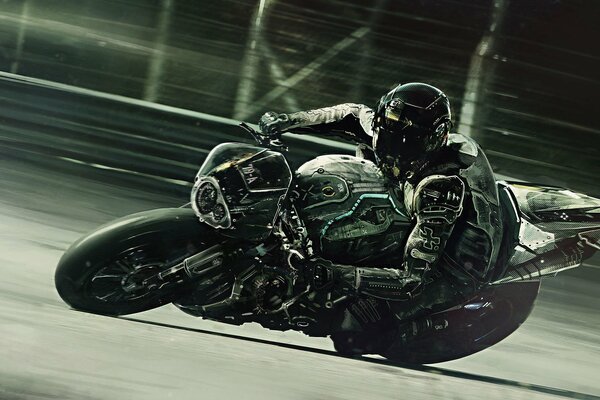 Un motociclista en una moto deportiva negra a alta velocidad entra en una curva