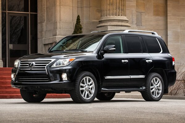 Photo dans les rues d Italie: Jeep Lexus LX