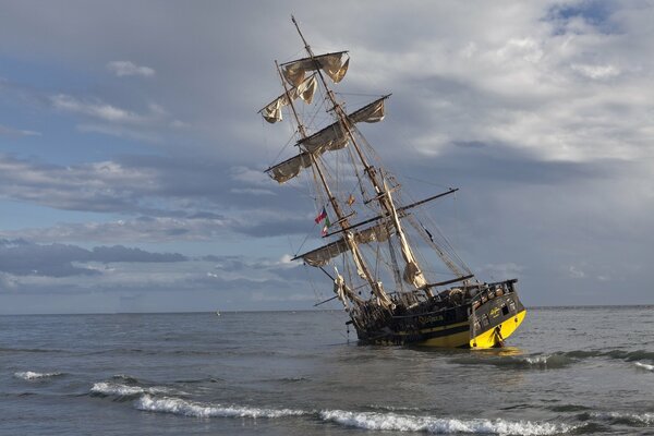 The sailboat La Grace is stranded at sea