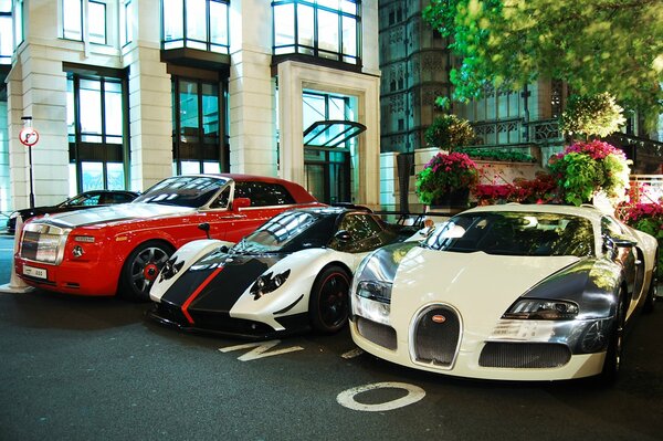 Tres modelos de coches Rolls-Royce