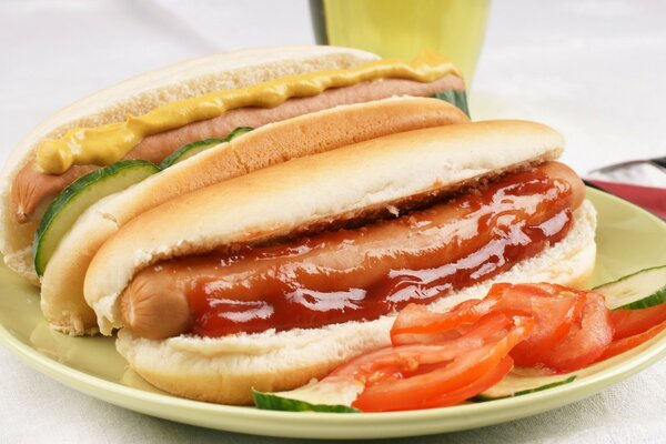 Hot Dog avec saucisse et ketchup