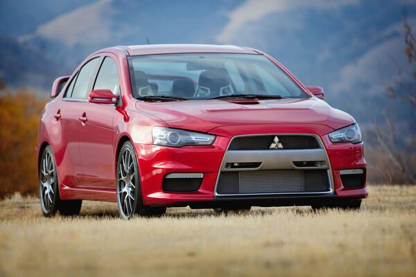 Красный бодрый mitsubishi evo x