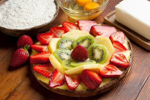 Postre jugoso con kiwi y fresas