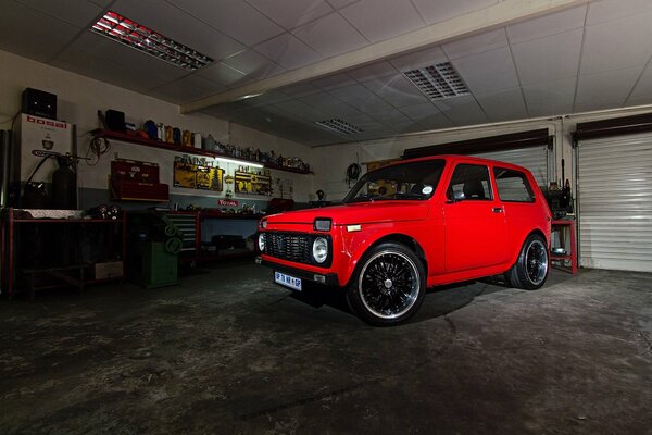 Lada basse machine rouge