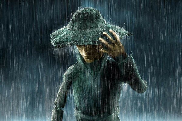 Marioneta de madera con sombrero de pie bajo la lluvia