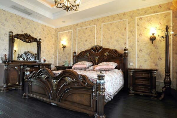 Luksusowa sypialnia z dużym łóżkiem