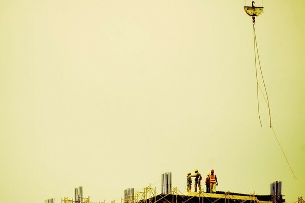 High-rise construction: builders waiting