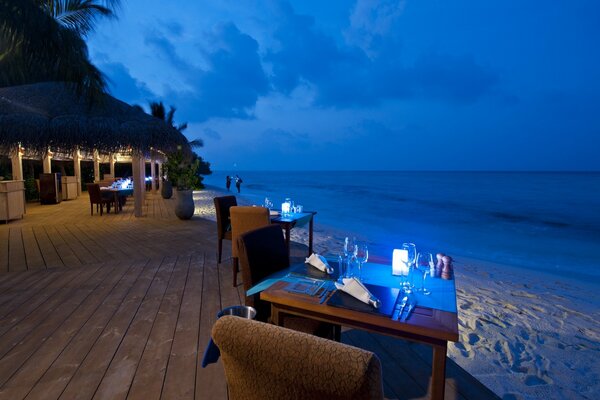 Restaurante frente al mar, Maldivas