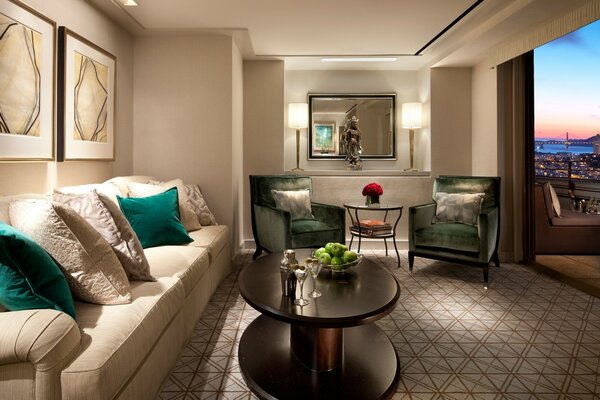 Sala de estar moderna en un diseño beige conciso