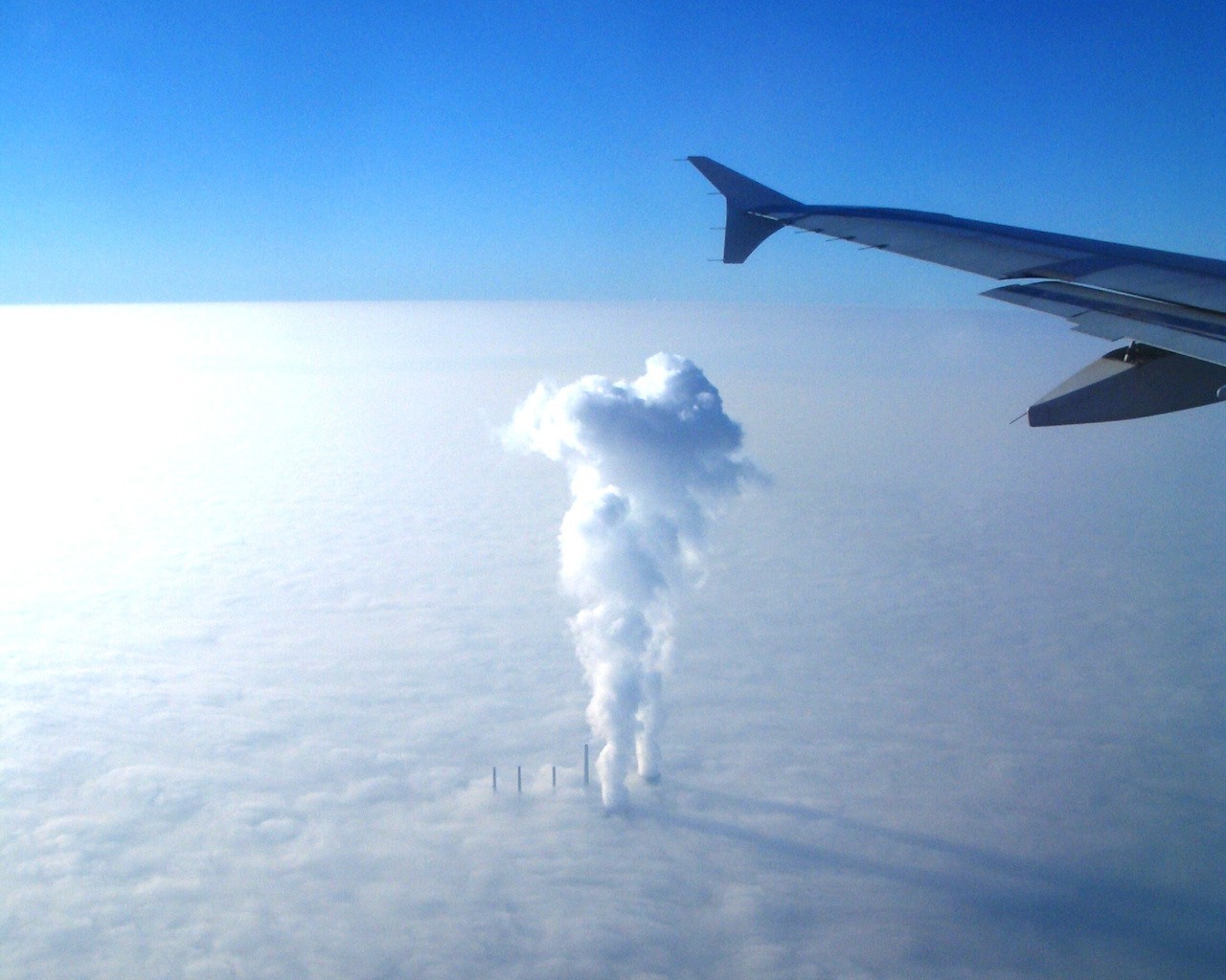 nuvole tubi fumo aereo