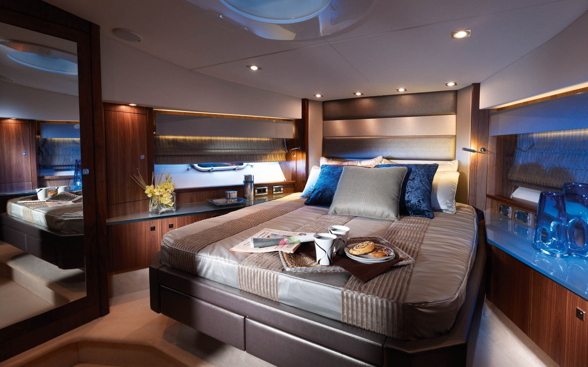 design luxury helmet style salon yacht