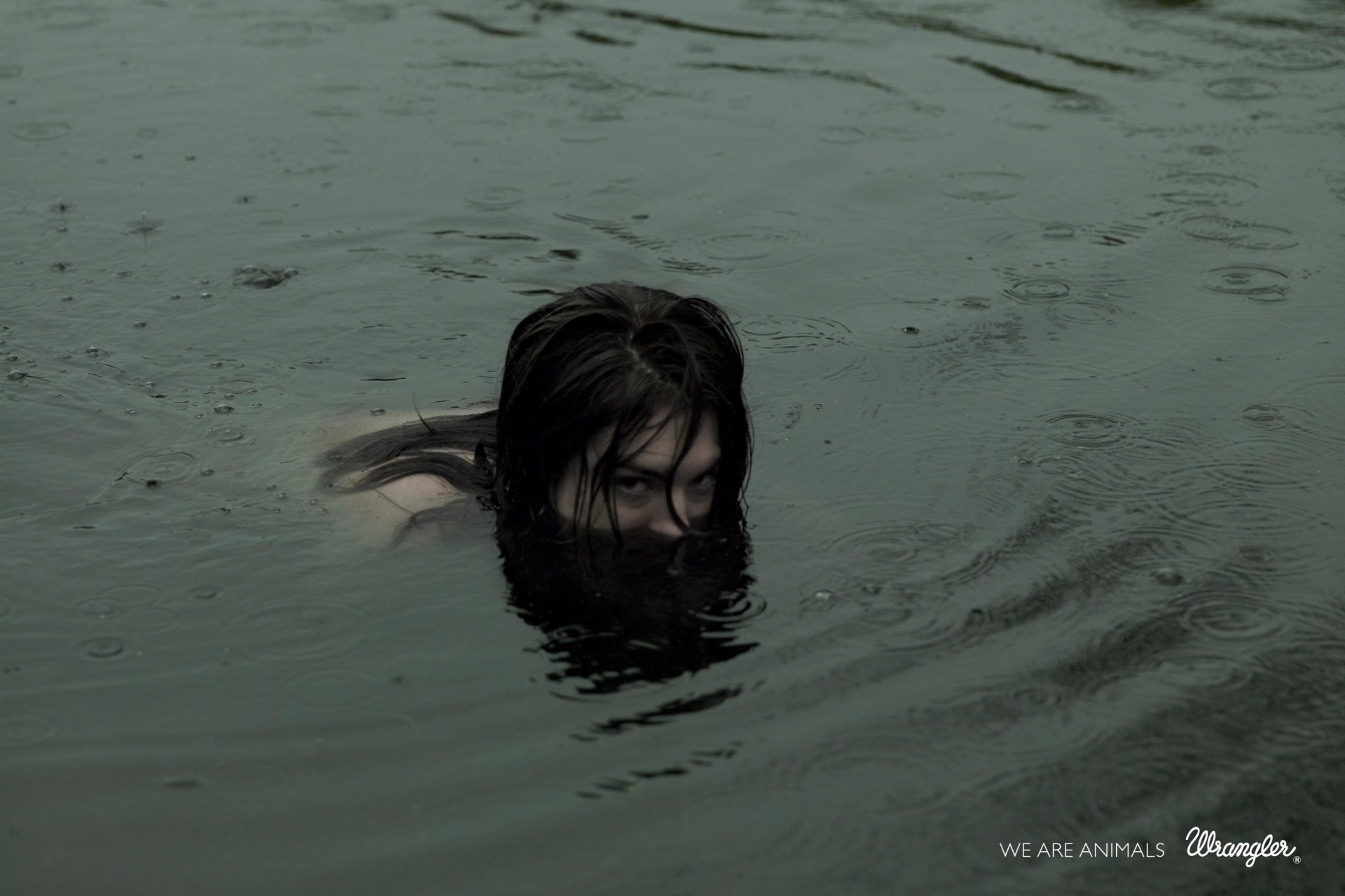 acqua pioggia ragazza bestia