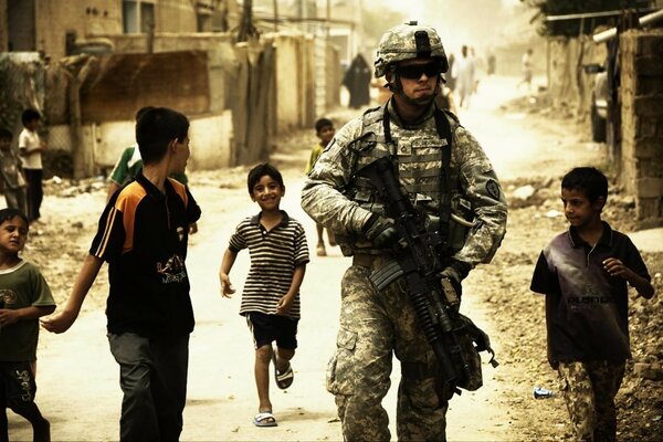Soldados y niños en tiempo de guerra