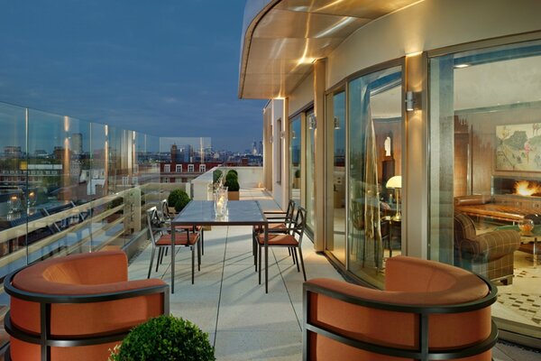 Appartement de nuit avec accès au balcon