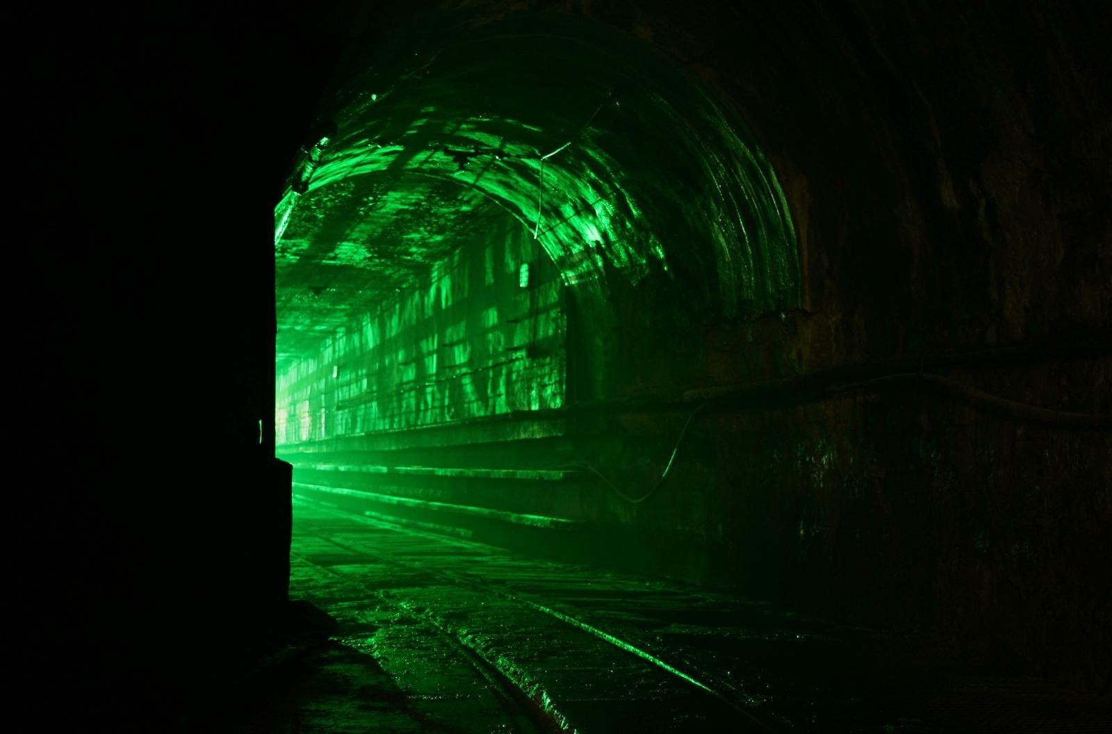 tunnel vert obscurité