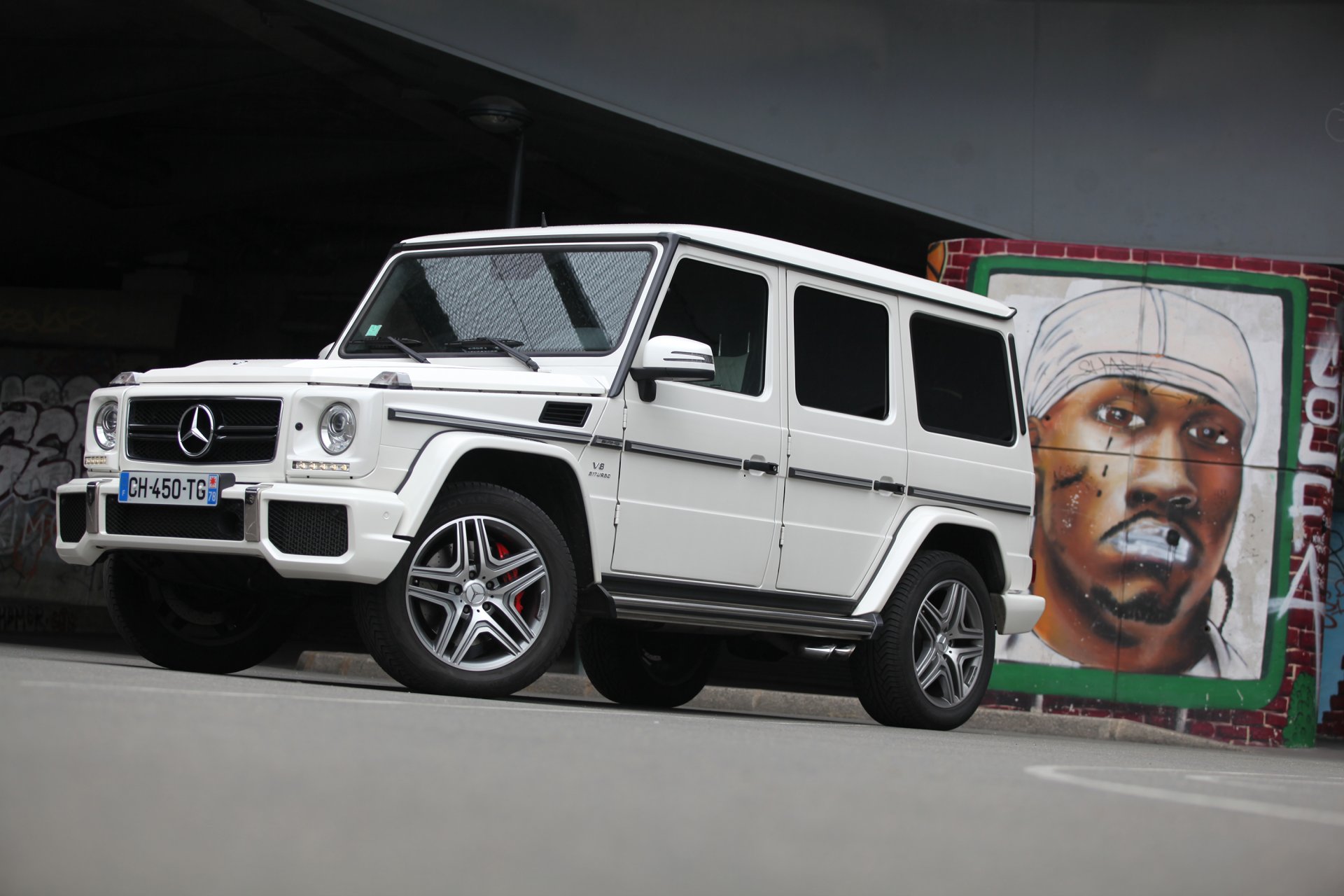 mercedes g63 amg weiß wand graffiti mercedes jeep