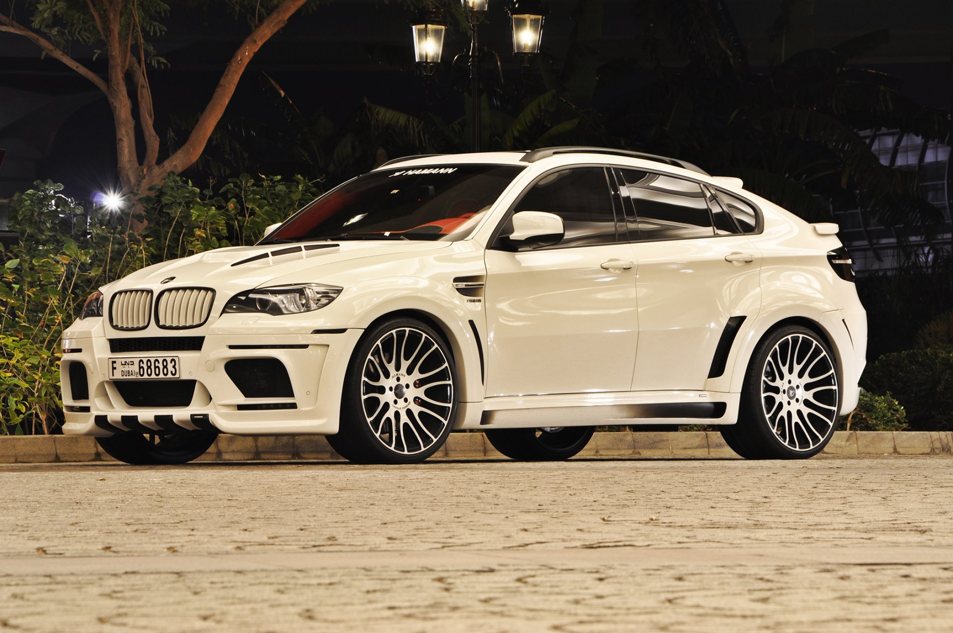 bmw x6m hamann blanc nuit rue lumière