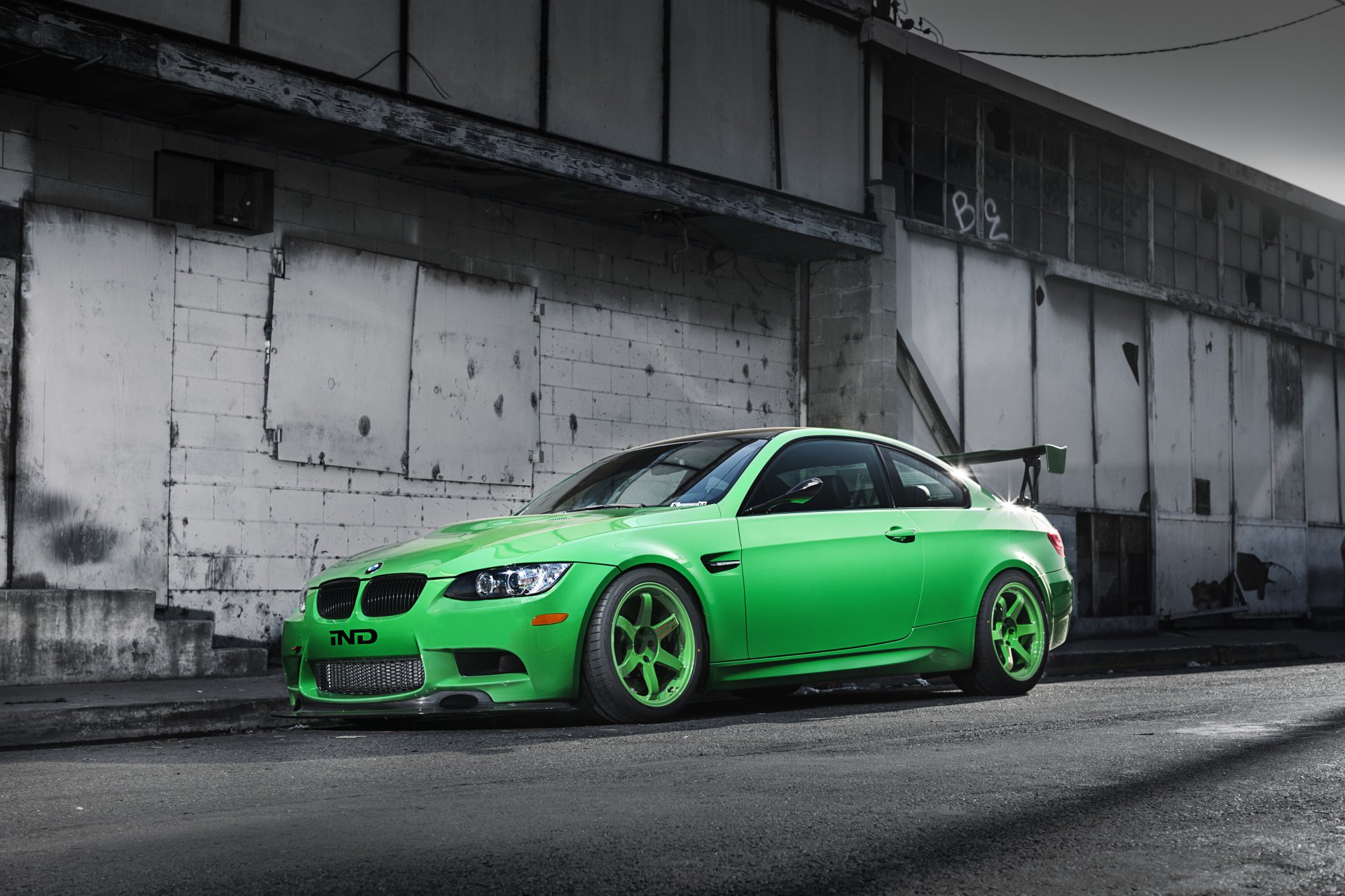 bmw m3 e92 verde bmw vista lateral alerón sombra edificio