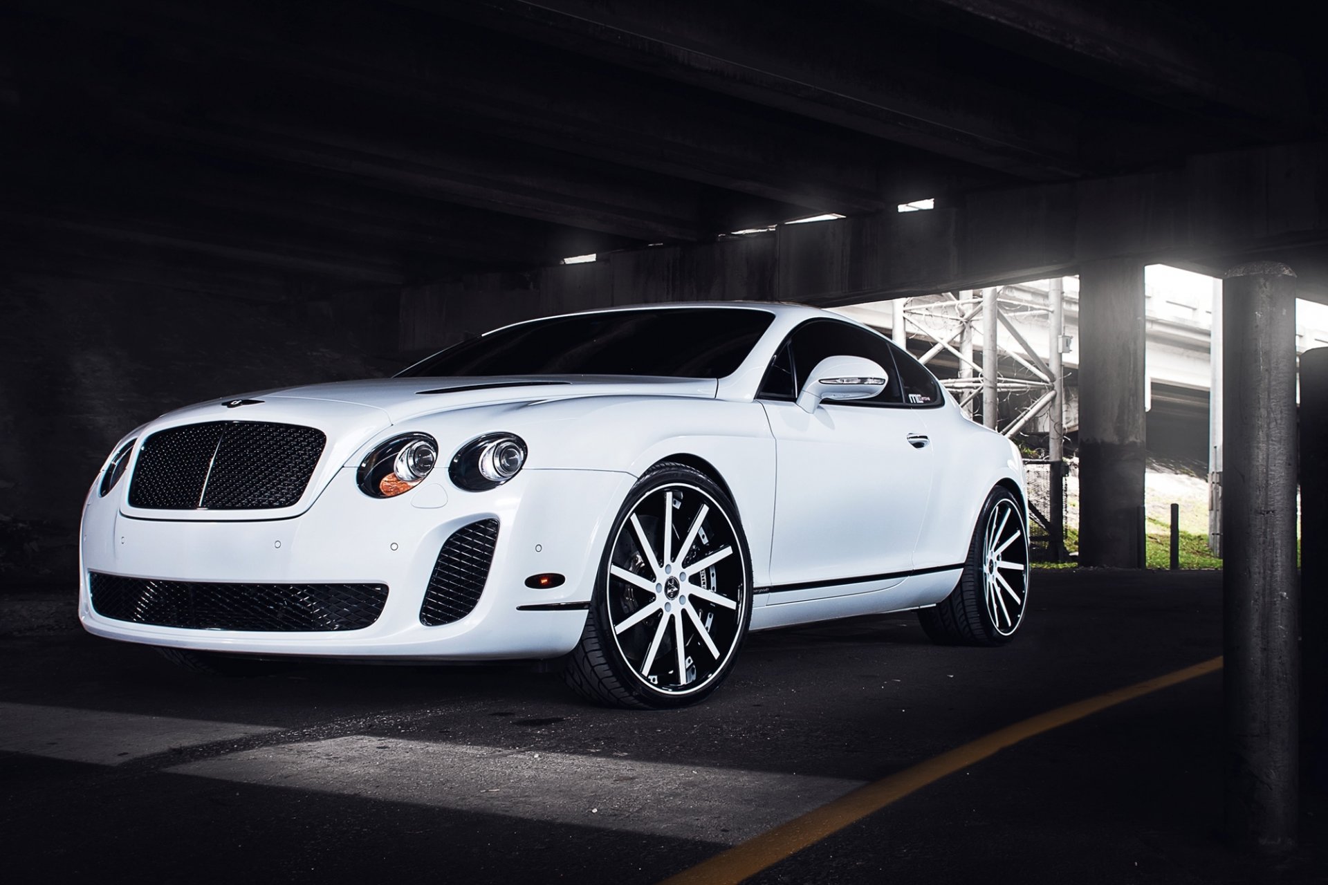 bentley auto voitures tuning jantes parking