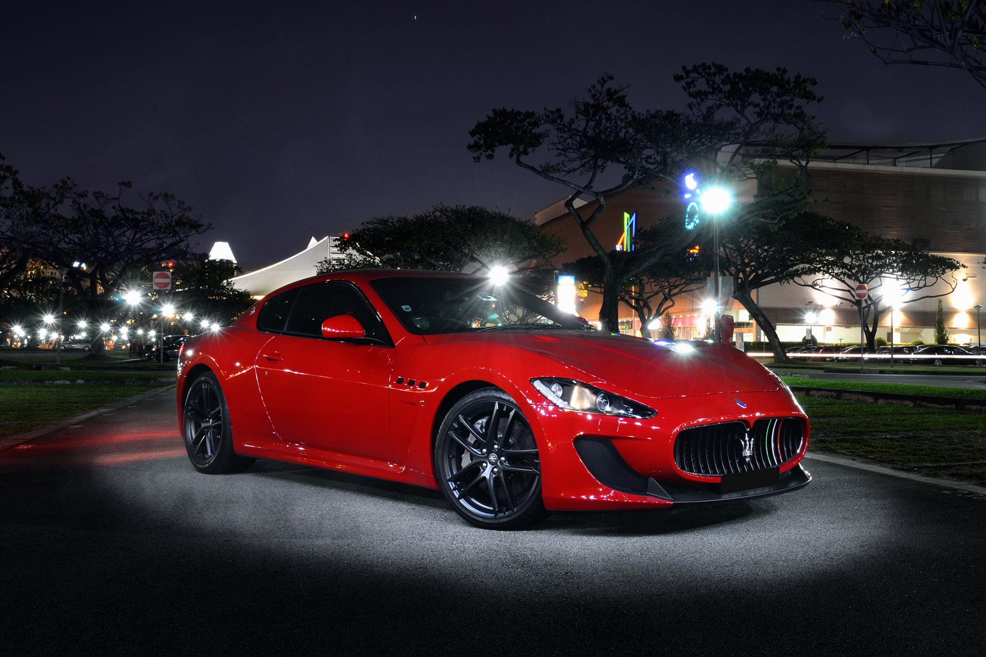 maserati granturismo mc stradale red night light front street