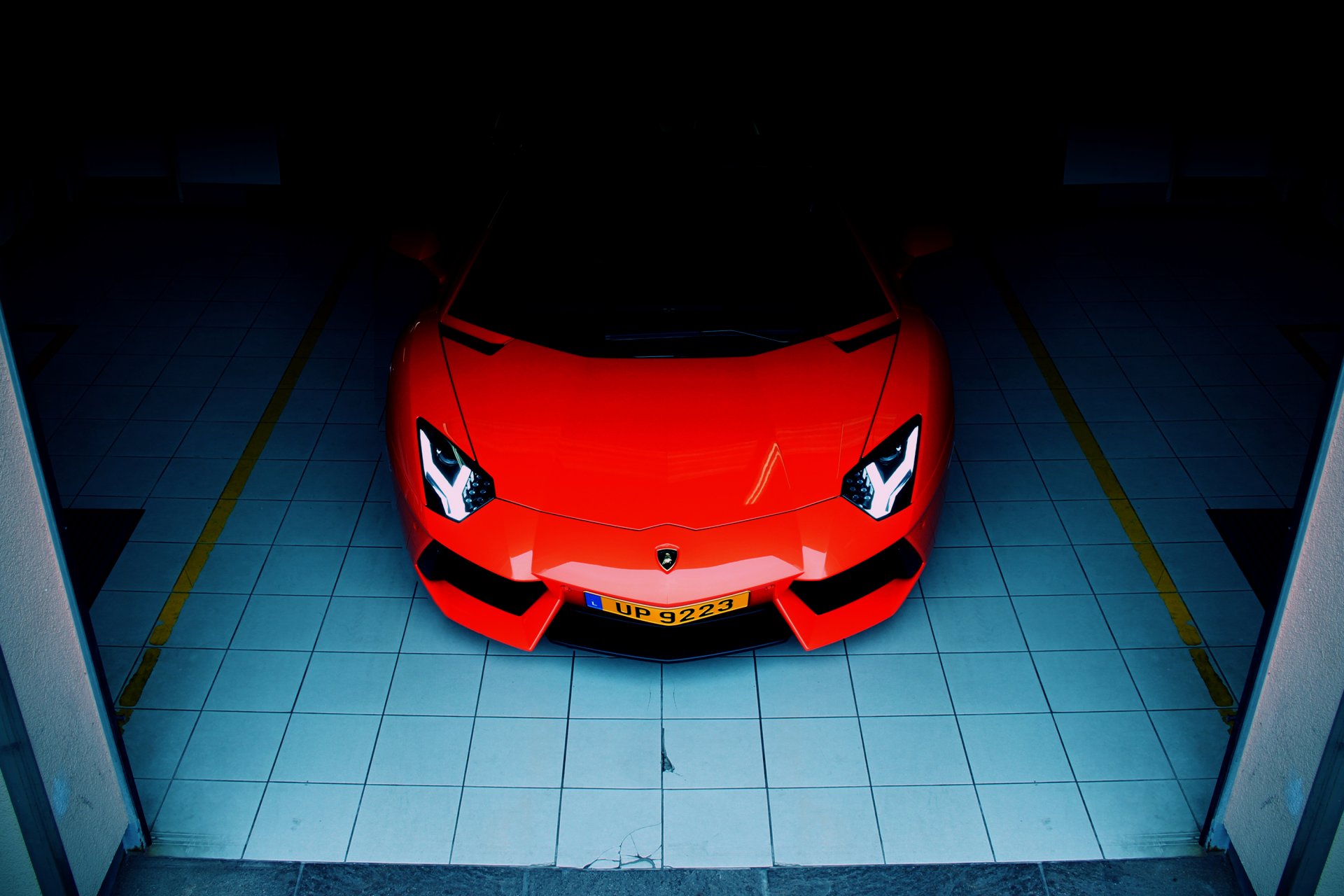 lamborghini aventador lp700-4 naranja frente garaje