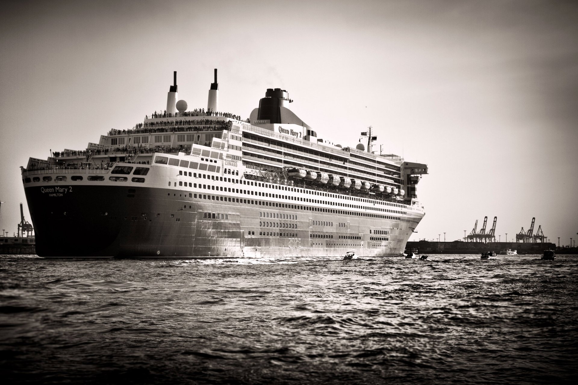 queen mary 2 liner ships carnival corporation&; plc cruise ship sea black and white