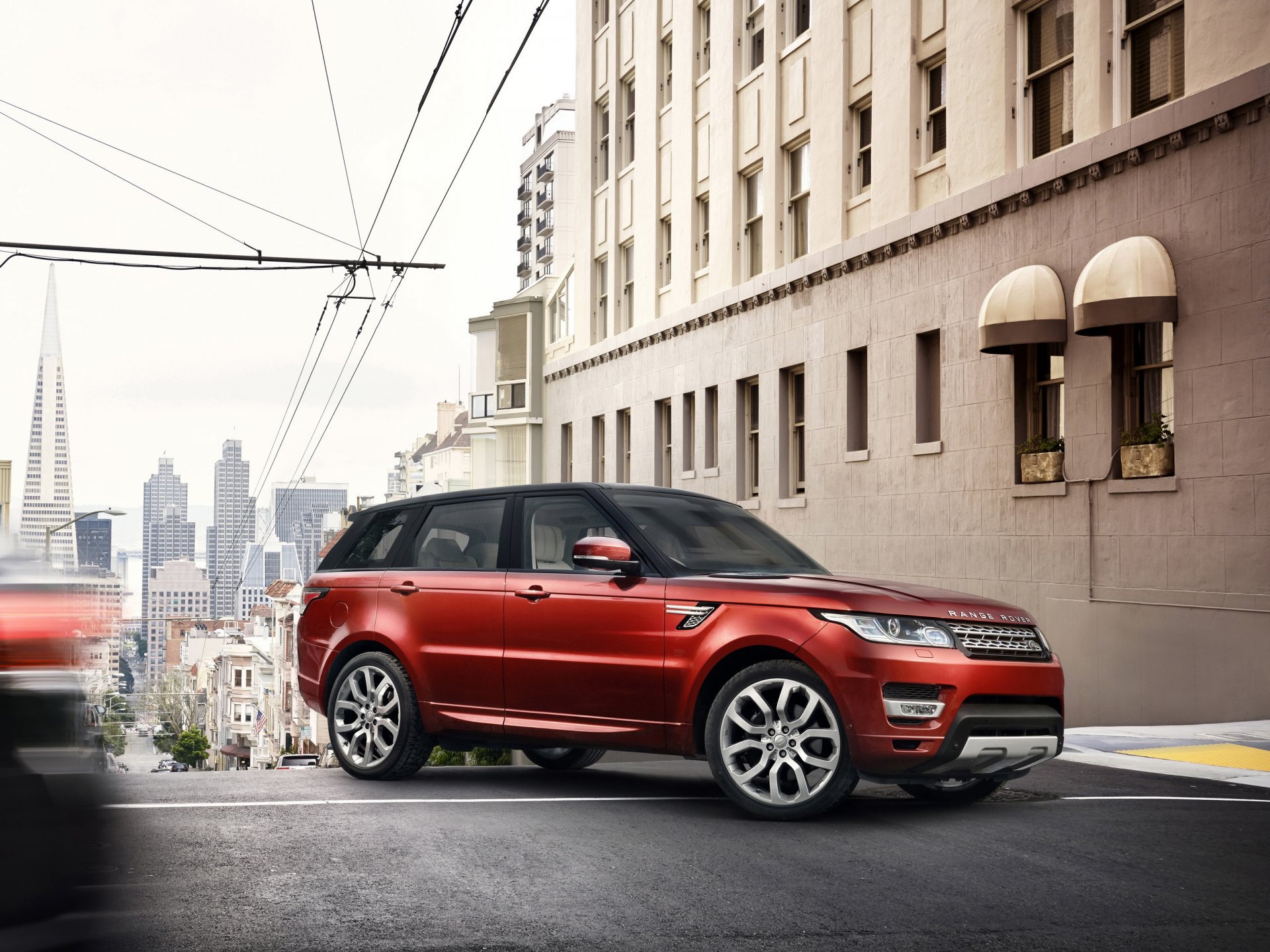 land rover range rover внедорожник красный город