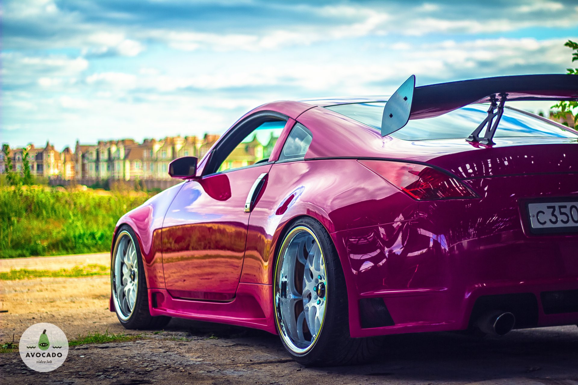 nissan 350z różowy