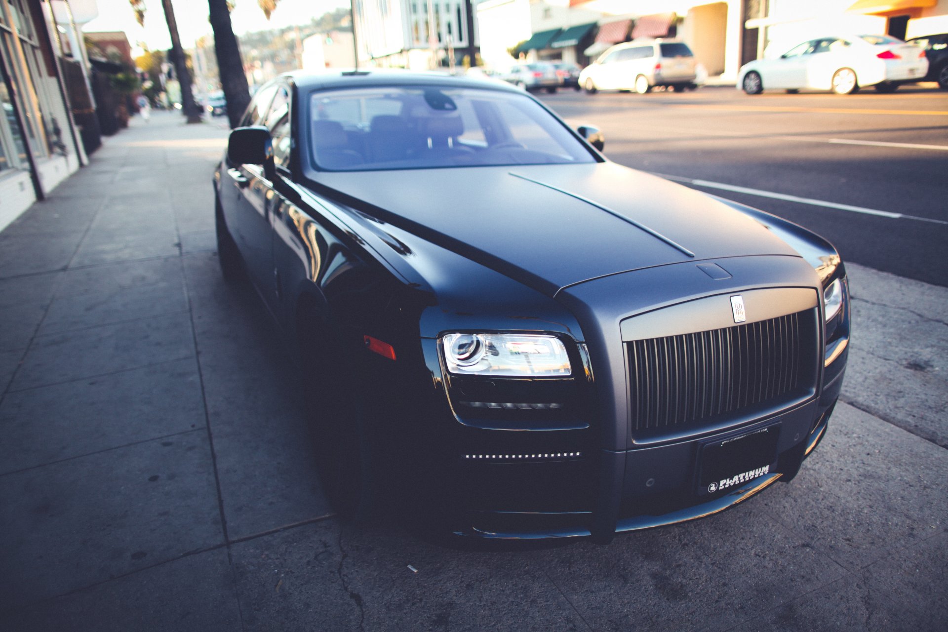 rolls-royce fantôme noir mat prestigieux